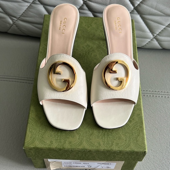Gucci Women's Cream Mules with Gold Logo Accent - Picture 1 of 5